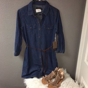 NWT Women’s Cute Denim Button Down Dress (belt)